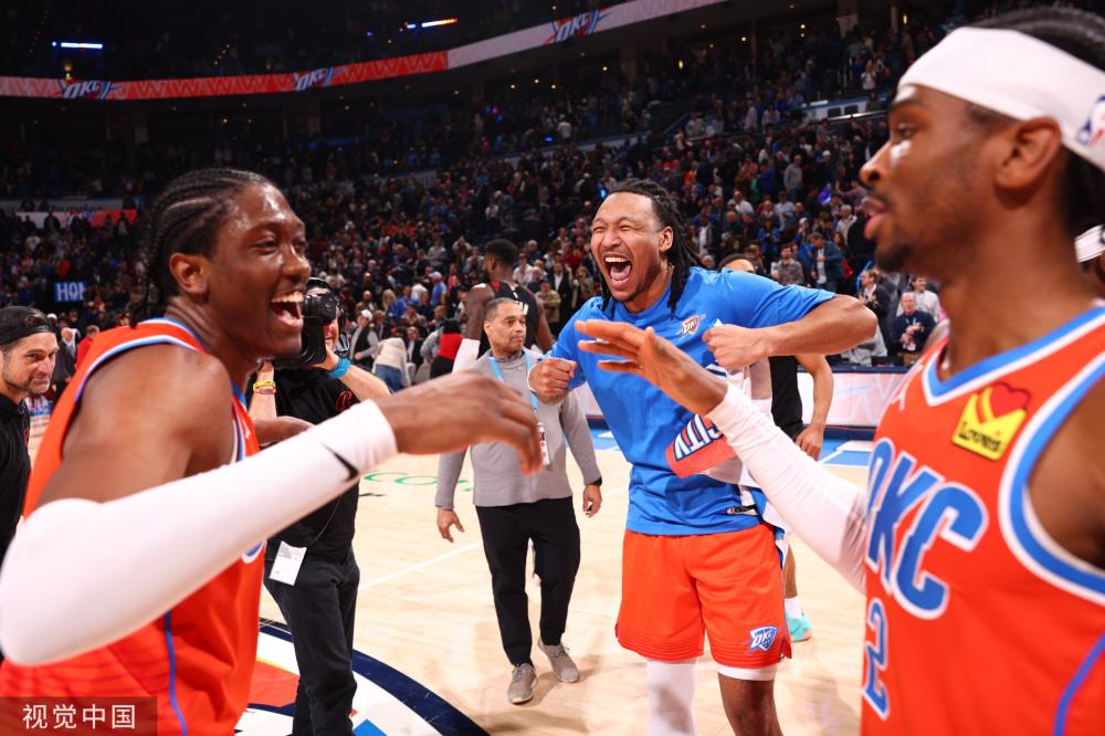 大批观众前 大批观众前